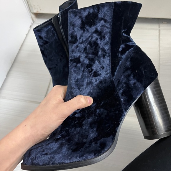New Look Crushed Velvet Boots - Picture 3 of 6